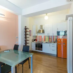 Navigli 6 Deluxe Apartment